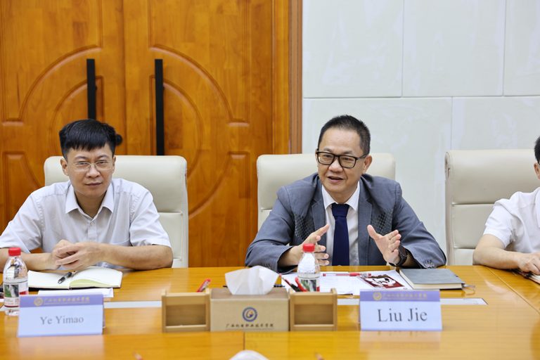 暹罗大学代表团访问广西机电职业技术学院