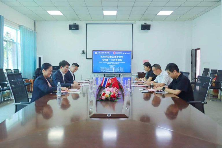 暹罗大学代表团与广西演艺职业学院举行交流会谈