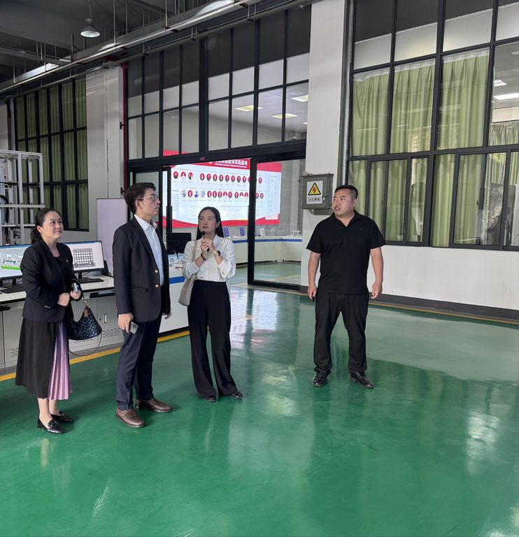 暹罗大学代表团参观南宁职业技术大学