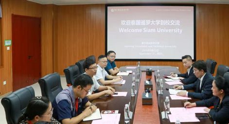 暹罗大学代表团与南宁职业技术大学座谈会